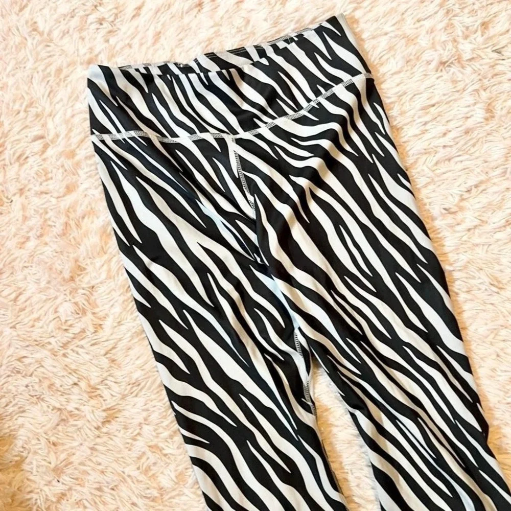 Nike‎ Icon Clash 7/8s Zebra Print Athletic Leggings Womens M Fitness Athleisure